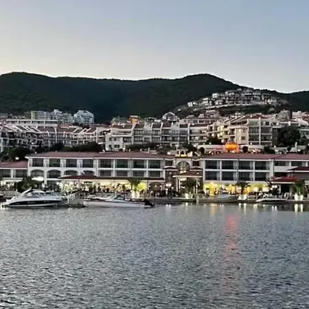Beachfront Marina Dinevi Apartment