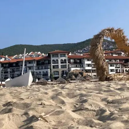 Beachfront Marina Dinevi Apartment